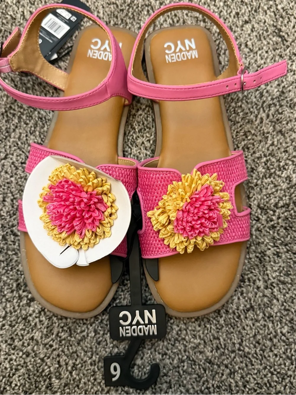 Madden Nyc pink sandals